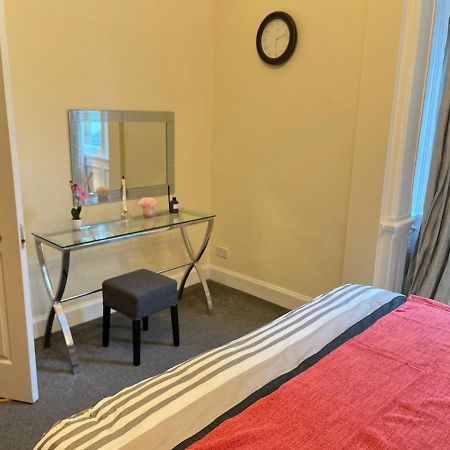 Royal Mile Mansions 2 Bedroom - Edinburgh City Centre Bagian luar foto
