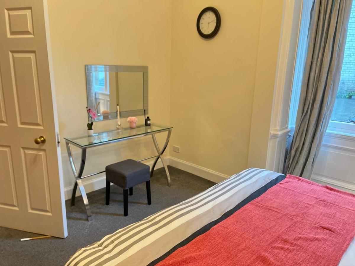 Royal Mile Mansions 2 Bedroom - Edinburgh City Centre Bagian luar foto